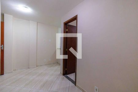 Sala de kitnet/studio para alugar com 1 quarto, 38m² em Vargem Pequena, Rio de Janeiro