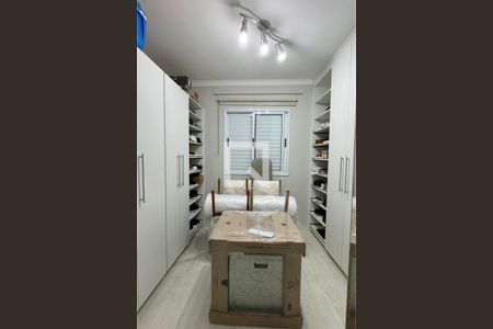 Closet da suíte 1 de apartamento para alugar com 2 quartos, 68m² em Jardim Tupanci, Barueri