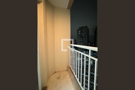Sacada de apartamento para alugar com 2 quartos, 68m² em Jardim Tupanci, Barueri