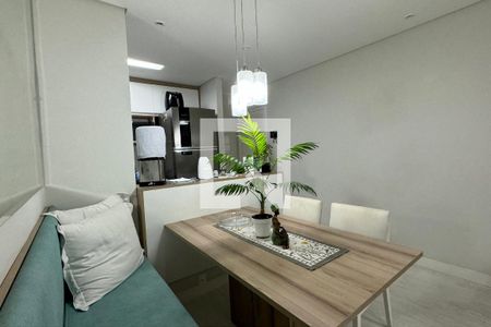 Sala de apartamento para alugar com 2 quartos, 68m² em Jardim Tupanci, Barueri