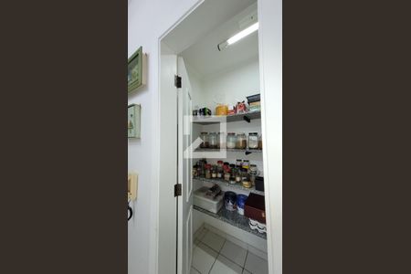 Casa de condomínio à venda com 250m², 4 quartos e 4 vagas Casa de condomínio à venda com 250m², 4 quartos e 4 vagasDespensa