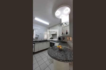 Casa de condomínio à venda com 250m², 4 quartos e 4 vagas Casa de condomínio à venda com 250m², 4 quartos e 4 vagasCozinha