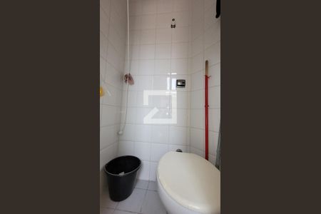 Casa de condomínio à venda com 250m², 4 quartos e 4 vagas Casa de condomínio à venda com 250m², 4 quartos e 4 vagasBanheiro de serviço