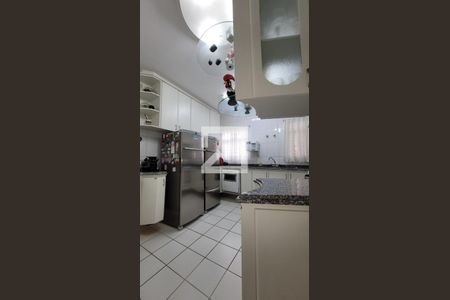 Casa de condomínio à venda com 250m², 4 quartos e 4 vagas Casa de condomínio à venda com 250m², 4 quartos e 4 vagasCozinha