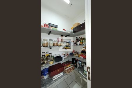 Casa de condomínio à venda com 250m², 4 quartos e 4 vagas Casa de condomínio à venda com 250m², 4 quartos e 4 vagasDespensa