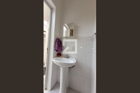 Casa de condomínio à venda com 250m², 4 quartos e 4 vagas Casa de condomínio à venda com 250m², 4 quartos e 4 vagasBanheiro de serviço