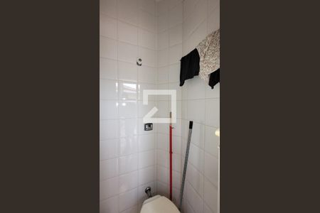 Casa de condomínio à venda com 250m², 4 quartos e 4 vagas Casa de condomínio à venda com 250m², 4 quartos e 4 vagasBanheiro de serviço