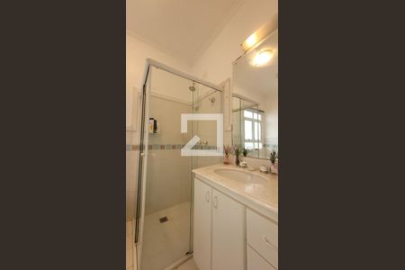 Casa de condomínio à venda com 250m², 4 quartos e 4 vagas Casa de condomínio à venda com 250m², 4 quartos e 4 vagasBanheiro da Suíte 1