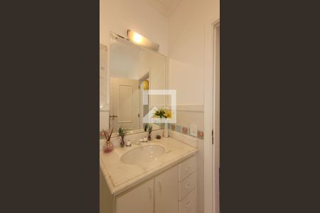 Casa de condomínio à venda com 250m², 4 quartos e 4 vagas Casa de condomínio à venda com 250m², 4 quartos e 4 vagasBanheiro da Suíte 1