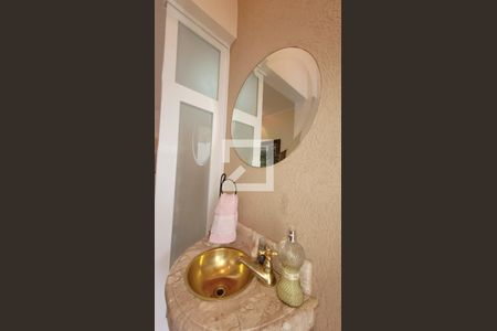 Casa de condomínio à venda com 250m², 4 quartos e 4 vagas Casa de condomínio à venda com 250m², 4 quartos e 4 vagasLavabo