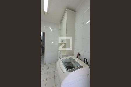 Casa de condomínio à venda com 250m², 4 quartos e 4 vagas Casa de condomínio à venda com 250m², 4 quartos e 4 vagasÁrea de Serviço
