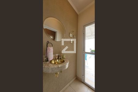 Casa de condomínio à venda com 250m², 4 quartos e 4 vagas Casa de condomínio à venda com 250m², 4 quartos e 4 vagasLavabo