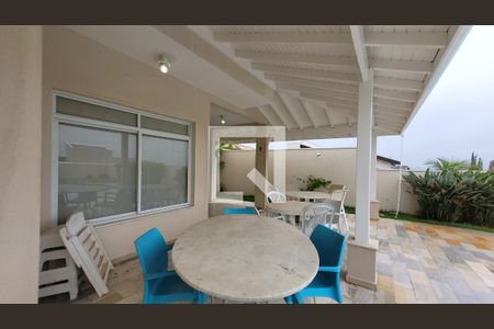 Casa de condomínio à venda com 250m², 4 quartos e 4 vagas Casa de condomínio à venda com 250m², 4 quartos e 4 vagasPiscina