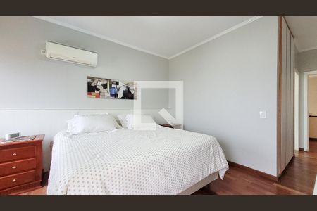 Casa de condomínio à venda com 250m², 4 quartos e 4 vagas Casa de condomínio à venda com 250m², 4 quartos e 4 vagasSuíte master