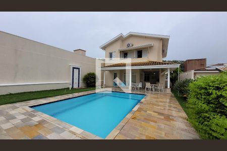 Casa de condomínio à venda com 250m², 4 quartos e 4 vagas Casa de condomínio à venda com 250m², 4 quartos e 4 vagasPiscina