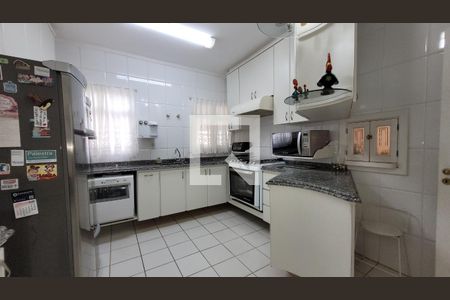 Casa de condomínio à venda com 250m², 4 quartos e 4 vagas Casa de condomínio à venda com 250m², 4 quartos e 4 vagasCozinha