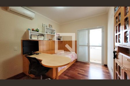 Casa de condomínio à venda com 250m², 4 quartos e 4 vagas Casa de condomínio à venda com 250m², 4 quartos e 4 vagasSuíte 1