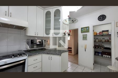 Casa de condomínio à venda com 250m², 4 quartos e 4 vagas Casa de condomínio à venda com 250m², 4 quartos e 4 vagasCozinha