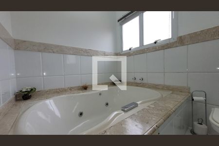 Casa de condomínio à venda com 250m², 4 quartos e 4 vagas Casa de condomínio à venda com 250m², 4 quartos e 4 vagasBanheiro da Suíte master