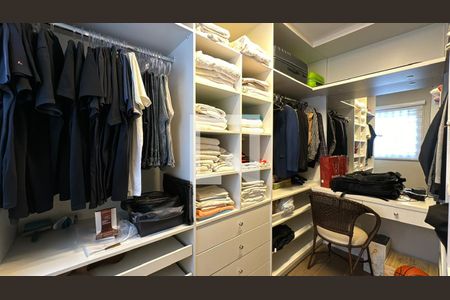 Closet de casa à venda com 3 quartos, 166m² em Santa Felicidade, Curitiba
