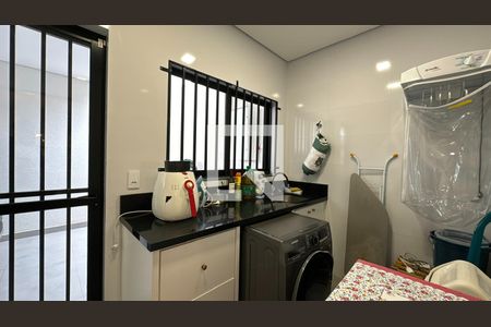 Casa à venda com 166m², 3 quartos e 4 vagas Casa à venda com 166m², 3 quartos e 4 vagasLavanderia