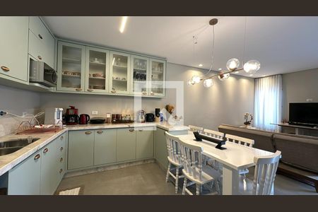 Casa à venda com 166m², 3 quartos e 4 vagas Casa à venda com 166m², 3 quartos e 4 vagasCozinha
