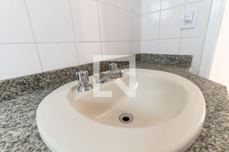 Apartamento à venda com 77m², 2 quartos e 1 vaga Apartamento à venda com 77m², 2 quartos e 1 vagaBanheiro Social