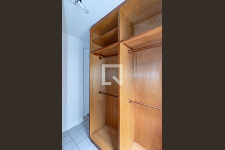 Apartamento à venda com 77m², 2 quartos e 1 vaga Apartamento à venda com 77m², 2 quartos e 1 vagaCloset