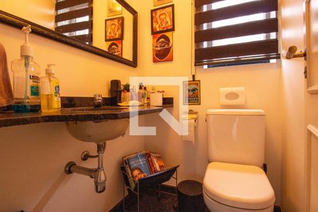 Apartamento à venda com 240m², 5 quartos e 3 vagas Apartamento à venda com 240m², 5 quartos e 3 vagasLavabo