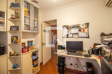 Apartamento à venda com 240m², 5 quartos e 3 vagas Apartamento à venda com 240m², 5 quartos e 3 vagasEscritório