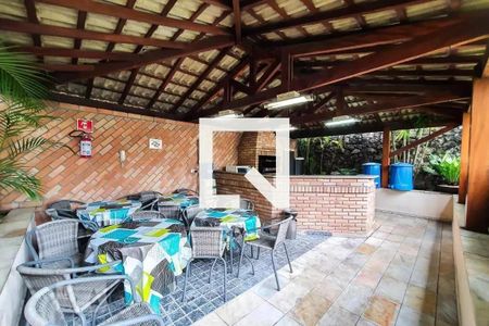 Apartamento à venda com 240m², 5 quartos e 3 vagas Apartamento à venda com 240m², 5 quartos e 3 vagasÁrea comum - Churrasqueira