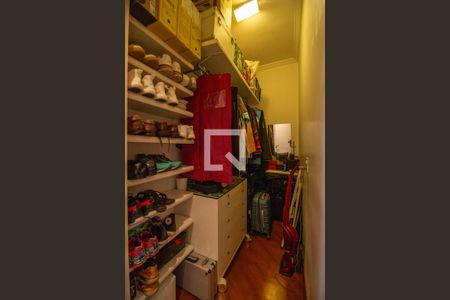 Apartamento à venda com 240m², 5 quartos e 3 vagas Apartamento à venda com 240m², 5 quartos e 3 vagasSuíte 1 - Closet 2