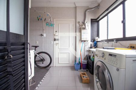 Apartamento à venda com 240m², 5 quartos e 3 vagas Apartamento à venda com 240m², 5 quartos e 3 vagasÁrea de Serviço