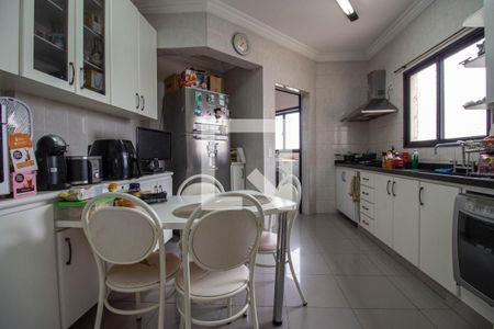 Apartamento à venda com 240m², 5 quartos e 3 vagas Apartamento à venda com 240m², 5 quartos e 3 vagasCozinha