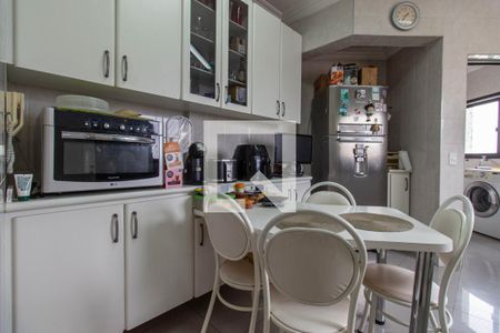 Apartamento à venda com 240m², 5 quartos e 3 vagas Apartamento à venda com 240m², 5 quartos e 3 vagasCozinha