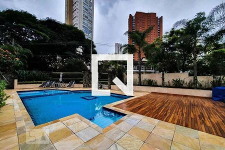 Apartamento à venda com 240m², 5 quartos e 3 vagas Apartamento à venda com 240m², 5 quartos e 3 vagasÁrea comum - Piscina