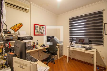 Apartamento à venda com 240m², 5 quartos e 3 vagas Apartamento à venda com 240m², 5 quartos e 3 vagasEscritório