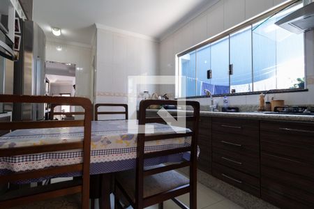 Casa à venda com 160m², 3 quartos e 2 vagasCozinha