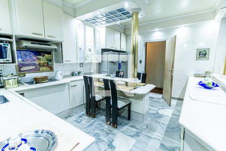 Casa para alugar com 1300m², 6 quartos e 6 vagas Casa para alugar com 1300m², 6 quartos e 6 vagasCozinha 1