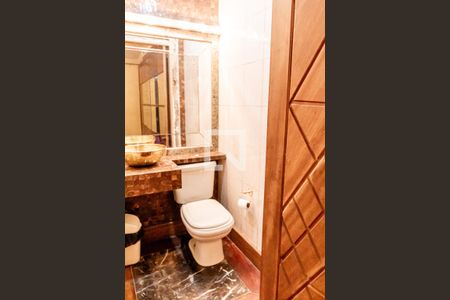 Casa para alugar com 1300m², 6 quartos e 6 vagas Casa para alugar com 1300m², 6 quartos e 6 vagasBanheiro 1