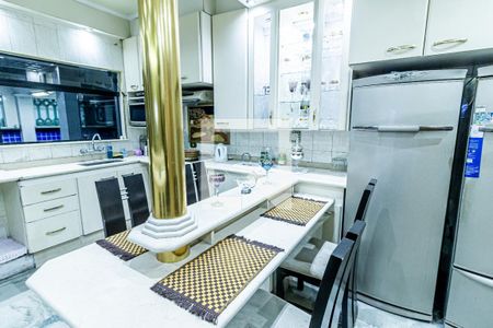 Casa para alugar com 1300m², 6 quartos e 6 vagas Casa para alugar com 1300m², 6 quartos e 6 vagasCozinha 1