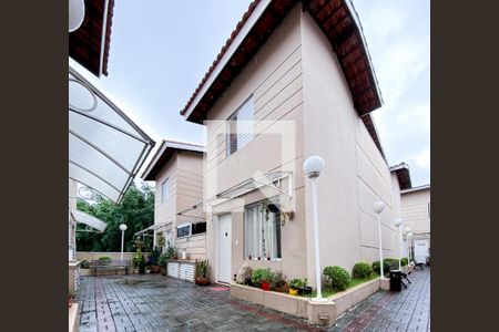 Casa de condomínio à venda com 68m², 2 quartos e 2 vagasFachada