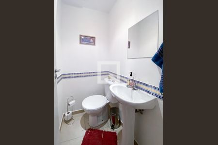 Lavabo de casa de condomínio para alugar com 2 quartos, 68m² em Jardim Sarah, São Paulo