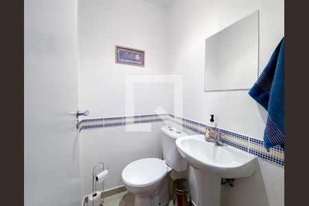 Lavabo de casa de condomínio para alugar com 2 quartos, 68m² em Jardim Sarah, São Paulo