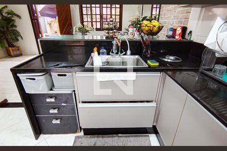 Casa à venda com 240m², 5 quartos e 3 vagascozinha