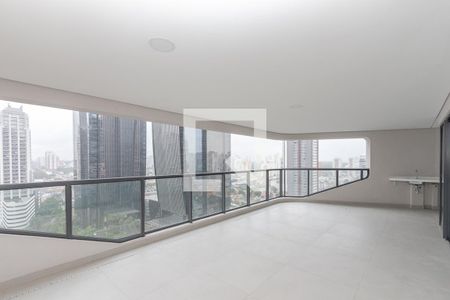 Apartamento à venda com 227m², 3 quartos e 4 vagas Apartamento à venda com 227m², 3 quartos e 4 vagasVaranda da Sala