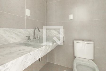 Apartamento à venda com 227m², 3 quartos e 4 vagas Apartamento à venda com 227m², 3 quartos e 4 vagasBanheiro da Suíte 2