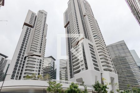 Apartamento à venda com 227m², 3 quartos e 4 vagas Apartamento à venda com 227m², 3 quartos e 4 vagasFachada