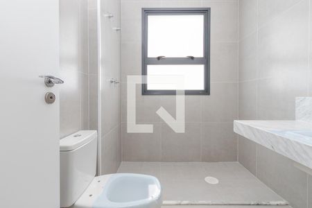 Apartamento à venda com 227m², 3 quartos e 4 vagas Apartamento à venda com 227m², 3 quartos e 4 vagasBanheiro 1 da Suíte 1