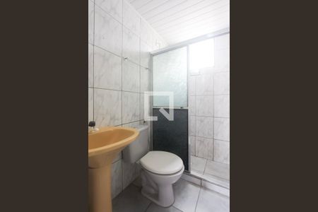 Banheiro de apartamento para alugar com 2 quartos, 50m² em Rubem Berta, Porto Alegre